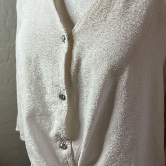 𝅺urban Romantics white mid length sleeves V-neck button front loop waist SZ M - Picture 2 of 9